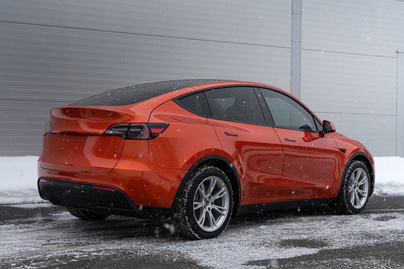 Tesla Model Y - Orange Wrap
